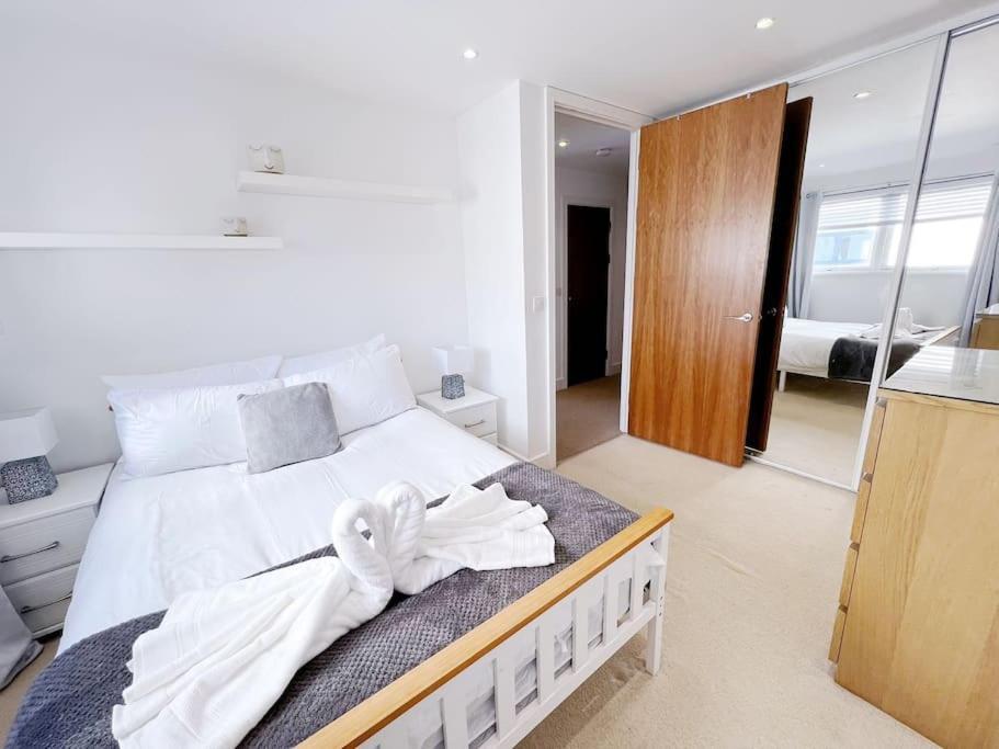 Stylish Seaview One-Bedroom Apt Swansea Kültér fotó