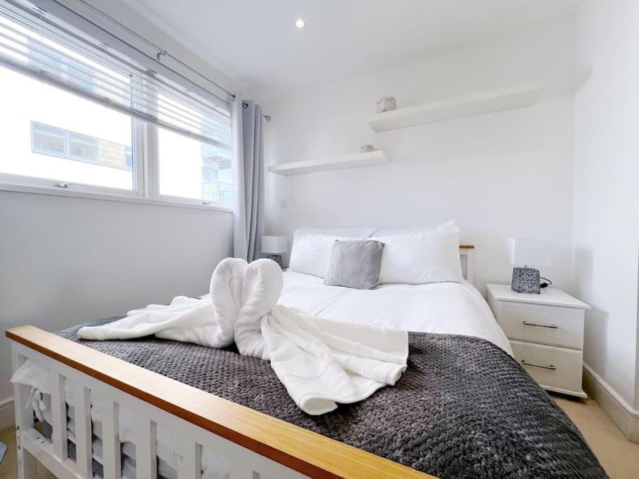 Stylish Seaview One-Bedroom Apt Swansea Kültér fotó