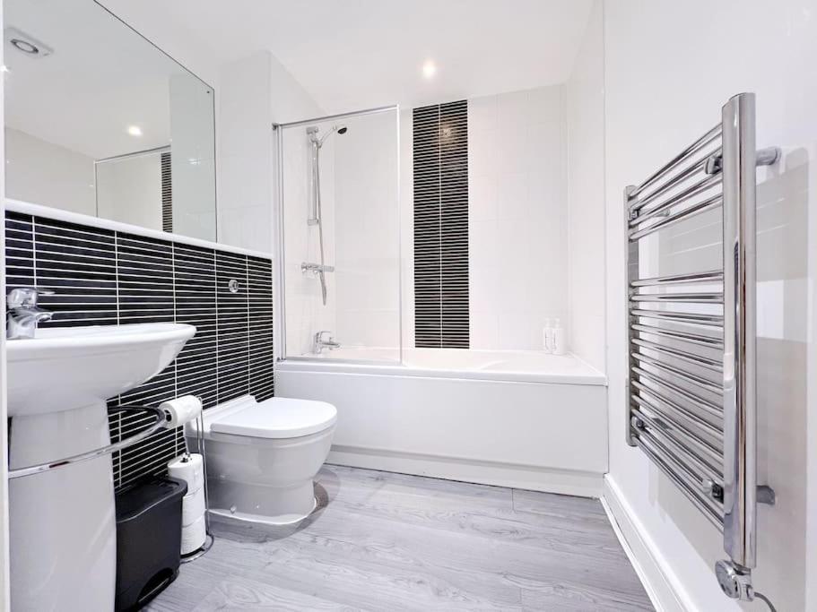 Stylish Seaview One-Bedroom Apt Swansea Kültér fotó