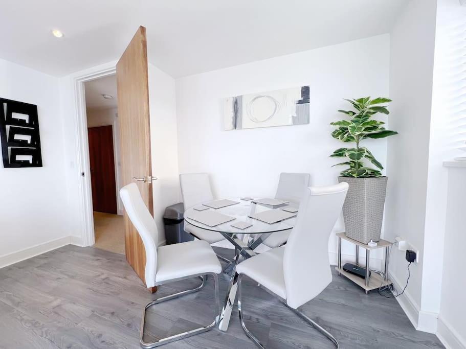 Stylish Seaview One-Bedroom Apt Swansea Kültér fotó