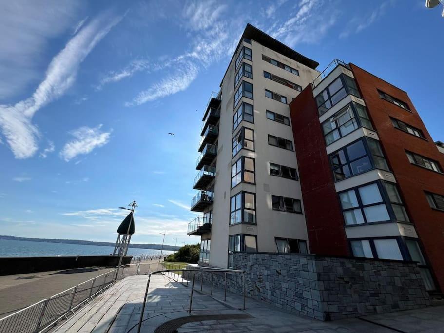 Stylish Seaview One-Bedroom Apt Swansea Kültér fotó