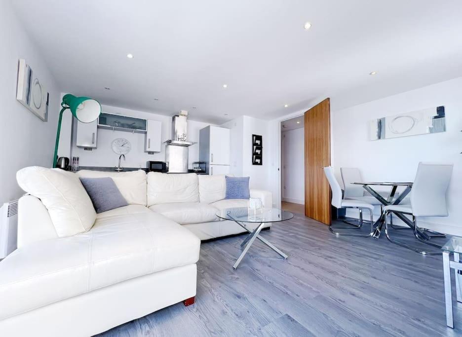 Stylish Seaview One-Bedroom Apt Swansea Kültér fotó