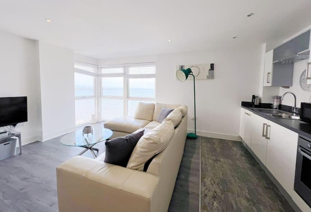 Stylish Seaview One-Bedroom Apt Swansea Kültér fotó