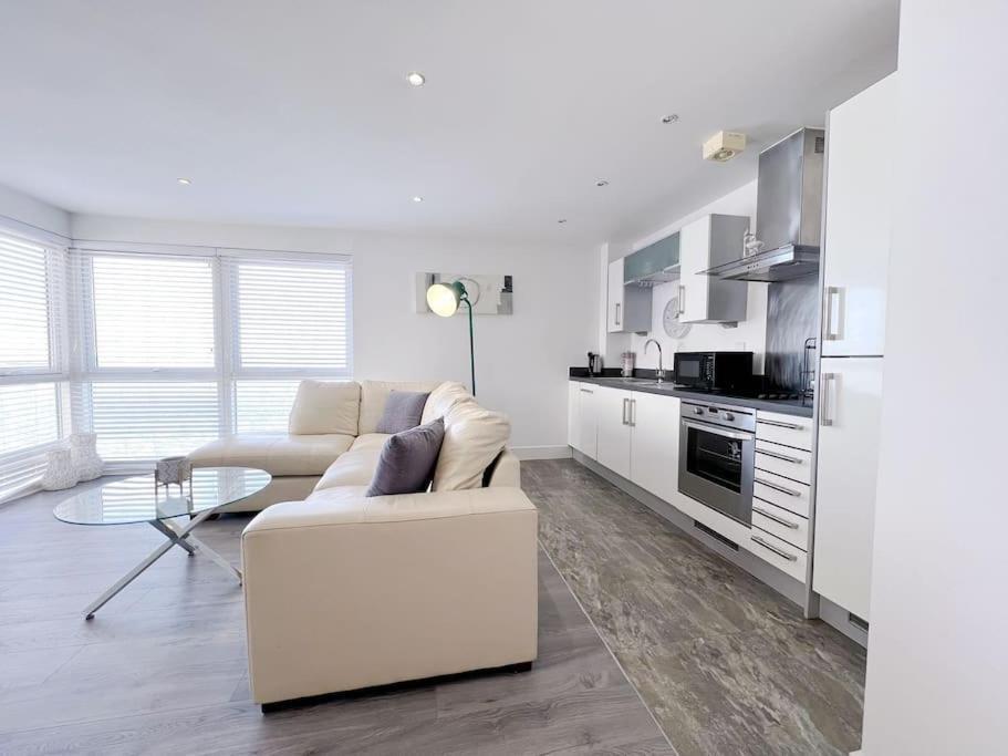 Stylish Seaview One-Bedroom Apt Swansea Kültér fotó